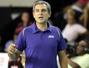 José Roberto Guimarães, técnico do time feminino do Campinas (Foto: Felipe Christ / Amil)