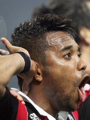 Robinho gol Milan (Foto: EFE)