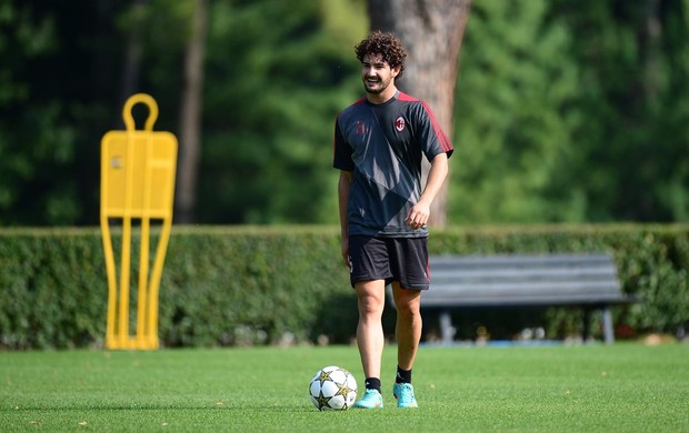 Alexandre pato milan treino (Foto: Agência AFP)