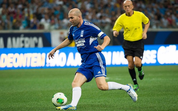 Zidane Ronaldo jogo contra a pobreza (Foto: Tarlis Schneider / Ag. Estado)