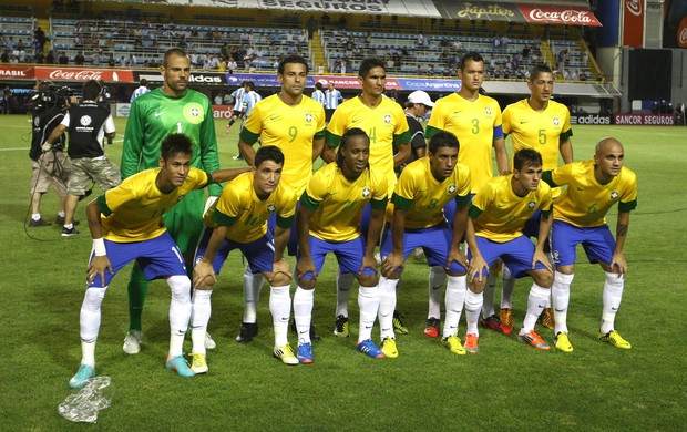 Seleção Brasileira antes do jogo contra a Argentina (Foto: Mowa Press)