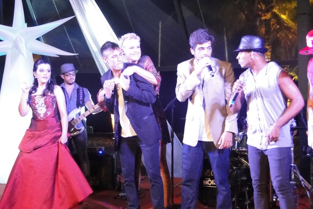 Xuxa e Neymar curtem o niver de 15 anos (Foto: TV Globo/ TV Xuxa)