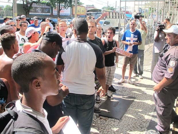 Protesto Vasco (Foto: Gustavo Rotstein / Globoesporte.com)