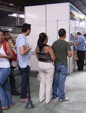 Fila de ingressos para visitação do Mineirão (Foto: Reprodução TV Globo Minas)