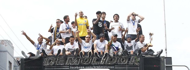  trio eletrico corinthians (Foto: Gustavo Tilio / GLOBOESPORTE.COM)