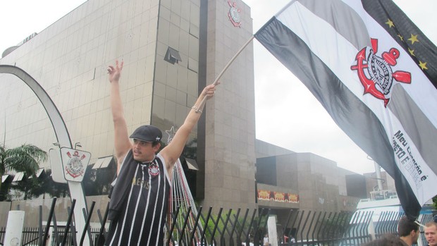 Torcida do Corinthians no Parque São Jorge (Foto: Marcos Guerra / Globoesporte.com)