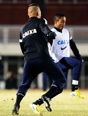 Jorge Henrique no treino do Corinthians Mundial (Foto: Marcos Ribolli / Globoesporte.com)