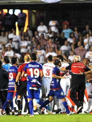 Confusão, São Paulo e Tigre (Foto: Agência AFP)