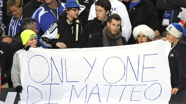 torcida Chelsea protesto Rafael Benitez (Foto: EFE)