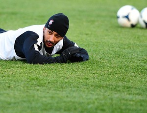 Douglas treino Corinthians (Foto: Marcos Ribolli / Globoesporte.com)