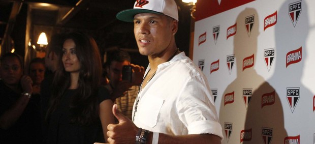 Luis Fabiano em festa do São Paulo (Foto: Gustavo Tilio / Globoesporte.com)