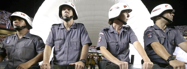 Policia, São Paulo e Tigres, AP (Foto: Agência AP)