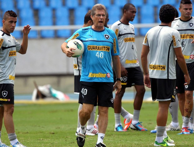 Oswaldo de Oliveira treino Botafogo (Foto: Cezar Loureiro / Agência o Globo)