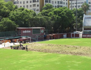 Gramado laranjeiras Fluminense (Foto: Edgard Maciel / Globoesporte.com)