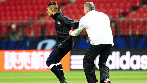 tite paolo guerrero corinthians (Foto: Marcos Ribolli/GLOBOESPORTE.COM)