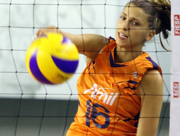 Vasileva, do time feminino de vôlei do Campinas (Foto: Felipe Christ / Amil)