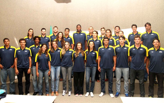 Seleções brasileiras de vôlei de praia se apresentam no Rio de Janeiro (Foto: Alexandre Arruda / CBV)