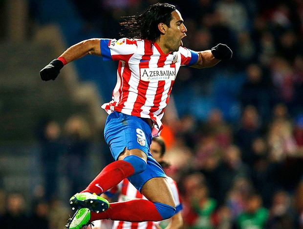 Falcao Garcia comemora gol do Atlético de Madri sobre o La Coruña (Foto: Reuters)