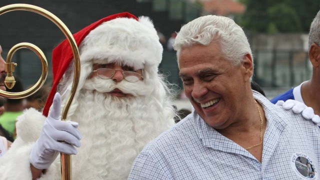 Dinamite recebeu Papai Noel em festa promovida para as crianças