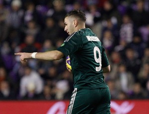 Benzema gol Real Madrid (Foto: AFP)