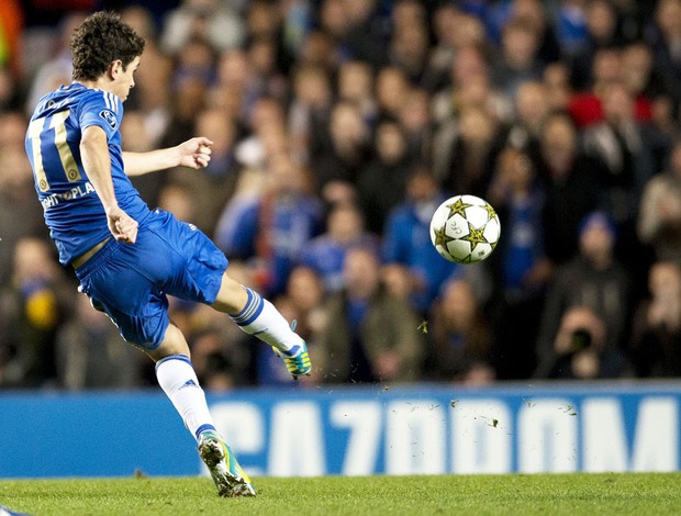 Oscar, Chelsea e Shakthar (Foto: Agência AFP)