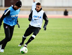 Guerrero treino Corinthians (Foto: Marcos Ribolli / Globoesporte.com)