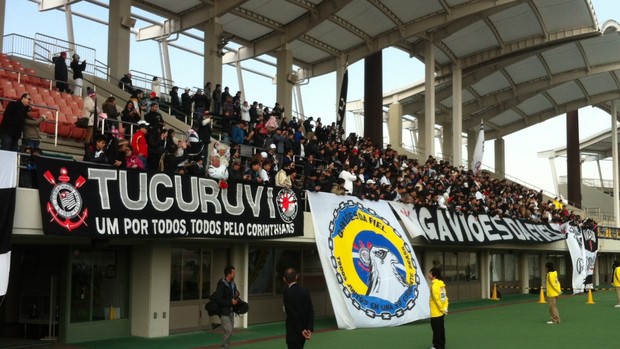 Torcida no treino do Corinthians em Nagoya (Foto: Zé Gonzalez / globoesporte.com)