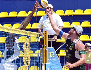 Alison vôlei de praia aniversário jogo (Foto: Divulgação / CBV)