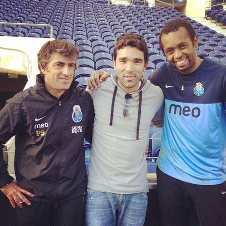 Deco com o amigo e goleiro Helton (D)