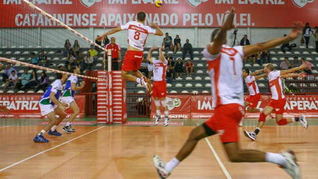 Equipe de vôlei de Florianópolis em ação (Foto: Divulgação / Vôlei Florianópolis)