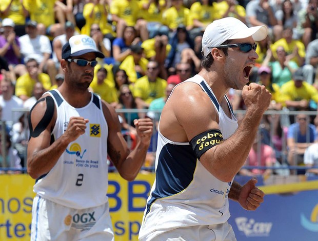 Pedro Solberg e Bruno Schmidt vôlei de praia Curitiba (Foto: Divulgação/CBV)