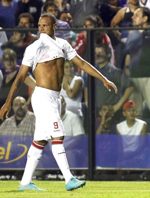 Luis FAbiano, Tigre e São Paulo (Foto: Agência Reuters)