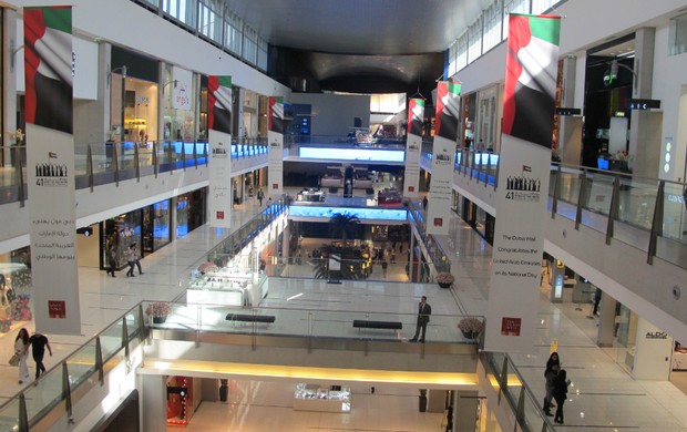 Jogadores do Corinthians no Dubai Mall, o maior shopping do mundo (Foto: Carlos Ferrari / Globoesporte.com)