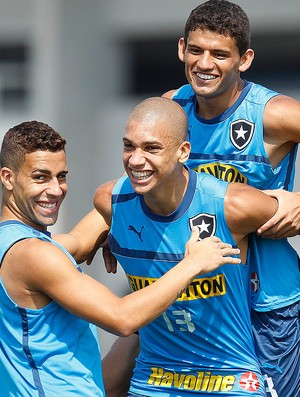 Gabriel, Doria e Jadson, Botafogo (Foto: Wagner Meier / AGIF)