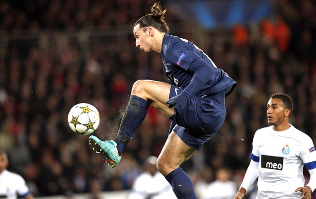 Ibrahimovic - Psg e Porto, AP (Foto: Agência AP)