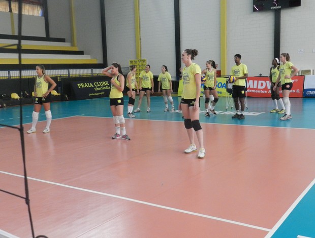 Praia Clube em treino de preparação para jogo contra o São Cristóvão, Superliga (Foto: Caroline Aleixo/GLOBOESPORTE.COM)