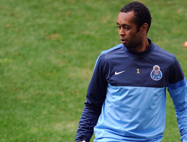 Helton no treino do Porto (Foto: AFP)