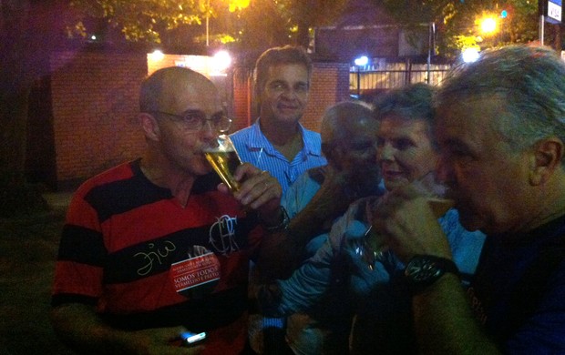 Eduardo Bandeira de Melo eleições Flamengo chope (Foto: Vicente Seda / Globoesporte.com)