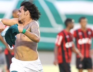 Ricardo Goulart comemora gol do Goiás contra o Atlético-Pr (Foto: André Costa / Agência Estado)