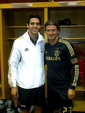 kaká ao lado de beckham (Foto: Divulgação)