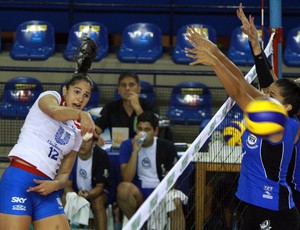 Natália leva a melhor sobre o bloqueio do Pinheiros (Foto: Luiz Doro/adorofoto)