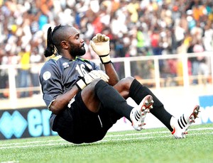 Kidiaba Muteba comemora gol do Congo contra Togo (Foto: AFP)