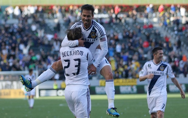 Brasileiro Marcelo com Beckham Los Angeles Galaxy (Foto: Getty Images)