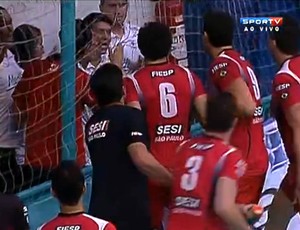 vôlei confusão no jogo entre Sesi e Campinas no campeonato paulista (Foto: SporTV)