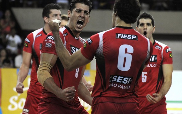 Jogadores do Sesi comemoram pontos durante a partida (Foto: Divulgação)