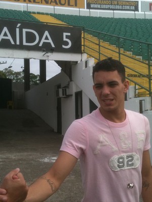 Atacante Caio se despede de companheiros de Figueirense (Foto: João Lucas Cardoso / GLOBOESPORTE;COM)