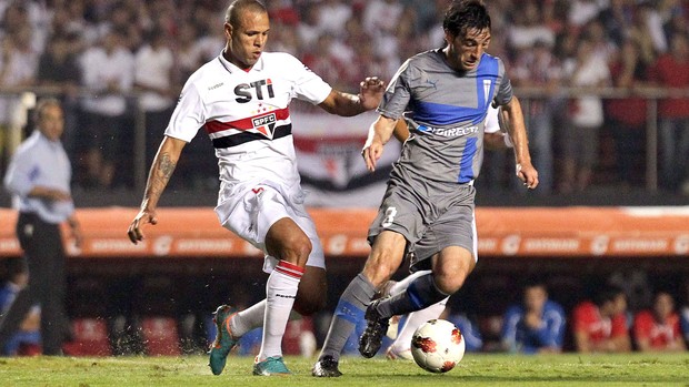 Luis Fabiano, São Paulo e Universidad Católica (Foto: Vipcomm)