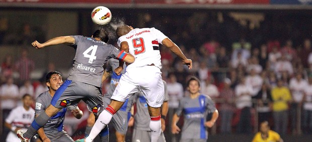 Luis Fabiano, São Paulo e Universidad Católica (Foto: Vipcomm)