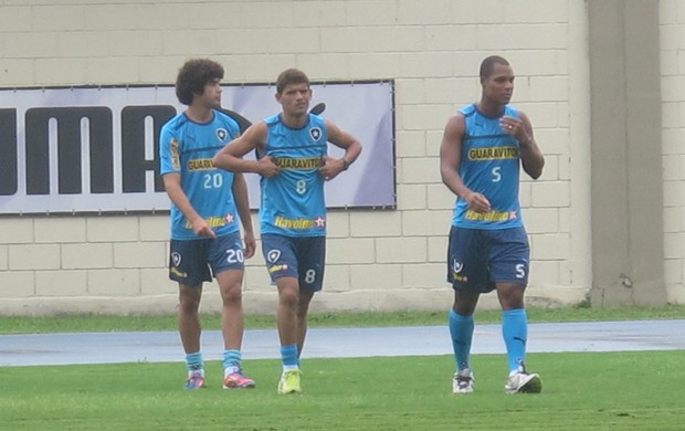 bruno mendes botafogo andre bahia (Foto: Thales Soares/GLOBOESPORTE.COM)