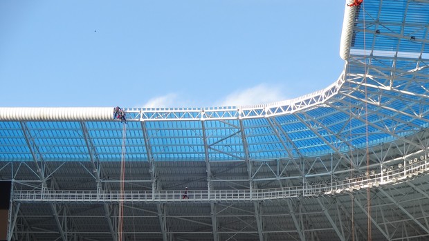 Cobertura da Arena do Grêmio está sendo finalizada (Foto: Hector Werlang/Globoesporte.com)